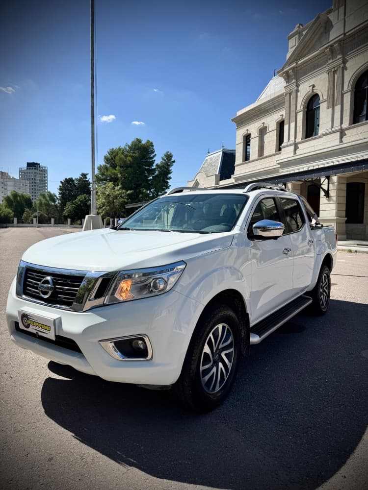 Nissan Frontier LE 4x4
